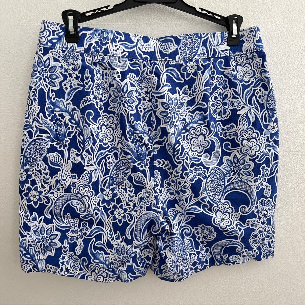NEW Rafaella paisley Bermuda Shorts blue white 6.5”
Inseam - Picture 5 of 7
